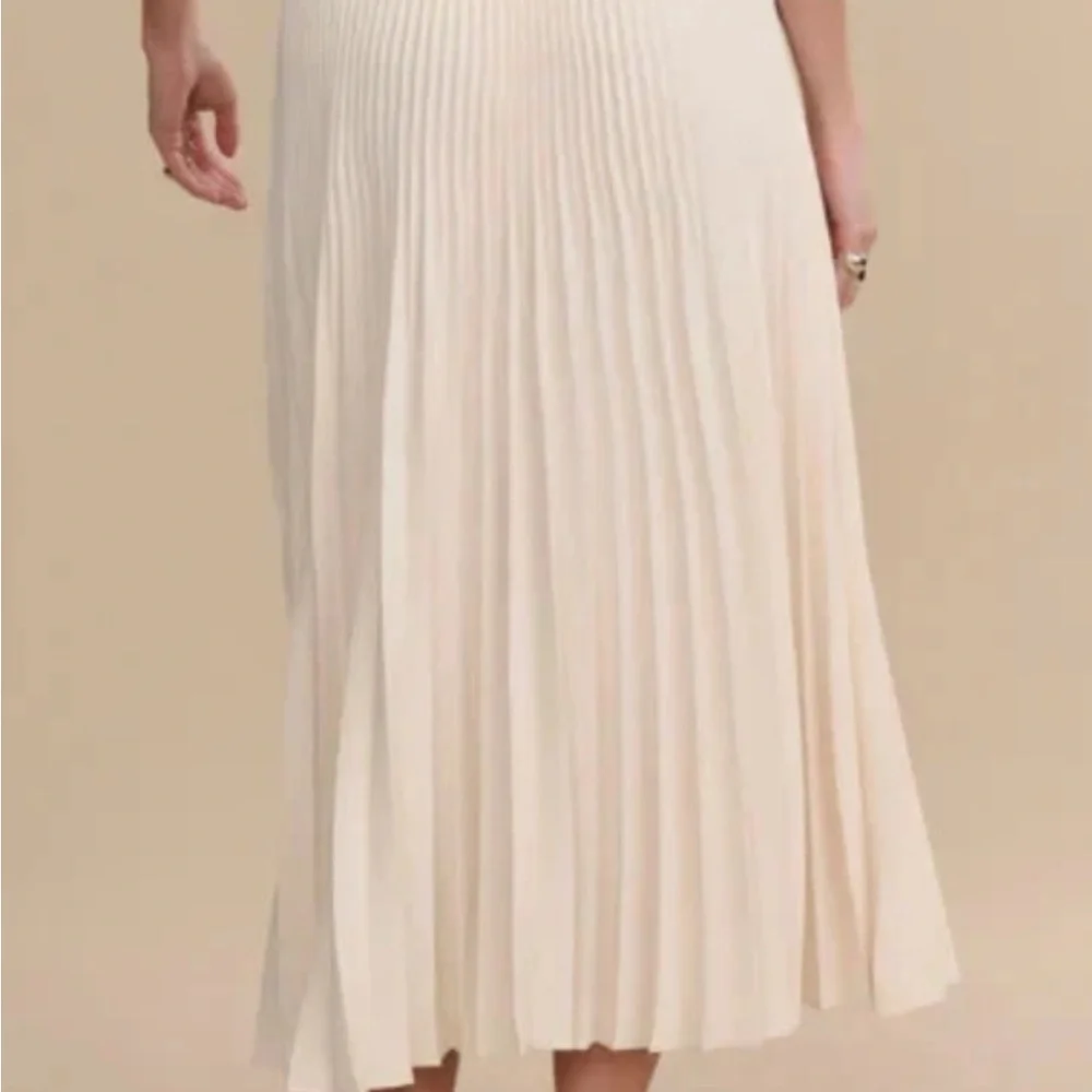 Jenny Kayne Chic Cream Pleated Midi Skirt - Picture 2 of 2